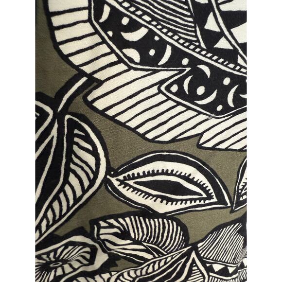 Ann Taylor LOFT Black Green White Floral Print Shorts Size 8 - Picture 2 of 4